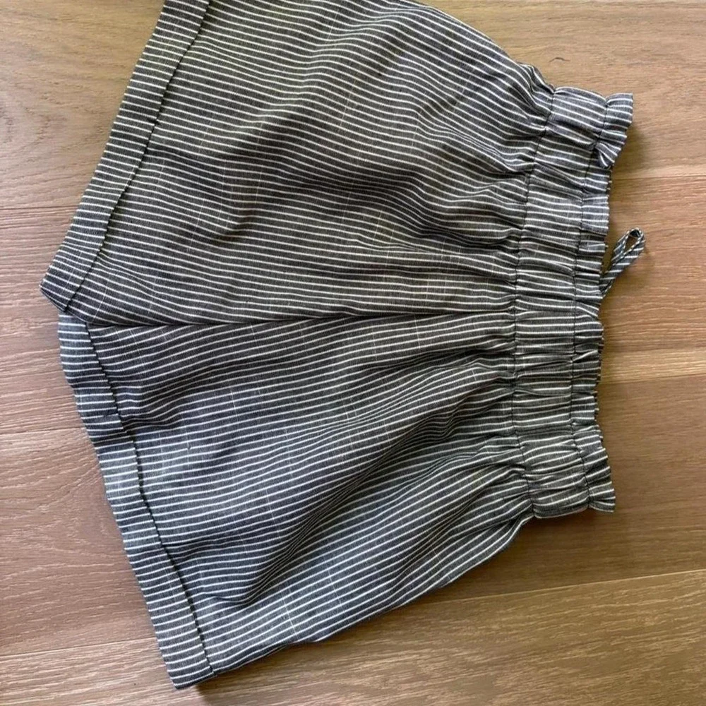 Black & White Striped Pull on Shorts with Drawstring waist Minimalist| Small